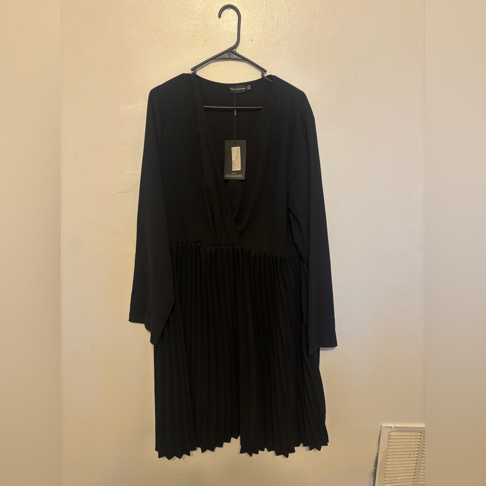Women's Size Xtra Large - PrettyLittleThing Long Sleeve Pleated Midi Dress